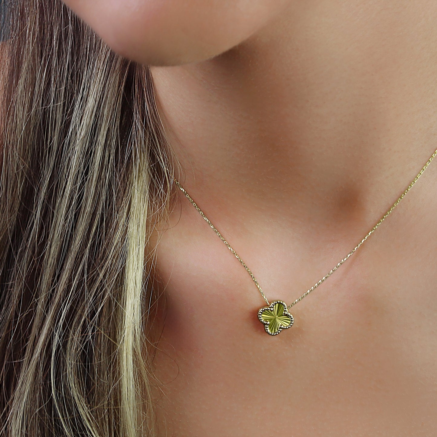 GIOVE MIO Cadena con Dije de Flor en Oro Amarillo de 18Kt. Oro 18Kt / Amarillo / 10X10MM