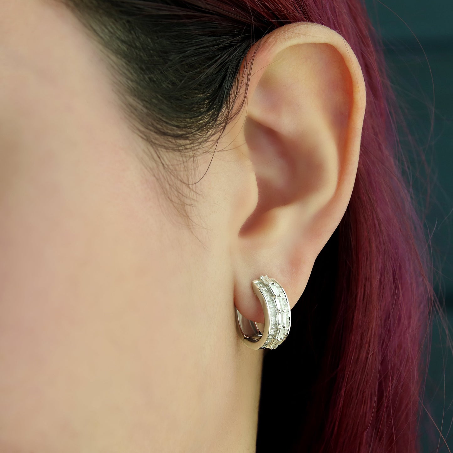 GIOVE MIO Huggies en Oro Blanco de 18Kt con Diamantes Naturales. Oro 18Kt / Blanco / 15X5MM