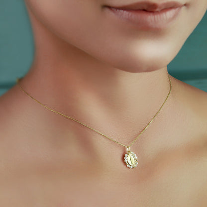 GIOVE MIO Cadena con Medalla de La Virgen de Guadalupe en Oro Amarillo de 14Kt con Perlas. Oro 14Kt / Amarillo / 13X14MM