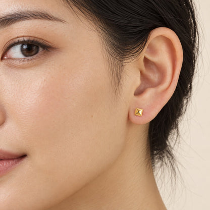 GIOVE MIO Studs de Pirámide en Oro Amarillo de 14Kt. Oro 14Kt / Amarillo / 4X4MM
