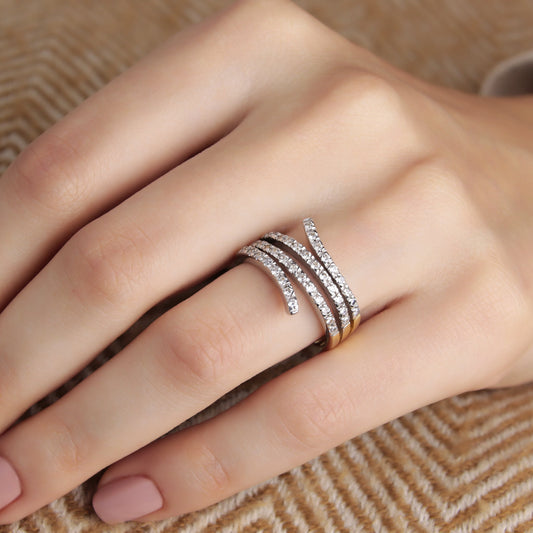 GIOVE MIO: ¡Deslumbra con nuestro anillo fashion de oro amarillo 18kt! ¡Eleva tu estilo al siguiente nivel con esta joya audaz y sofisticada! ¡Hazte con él ahora y brilla como nunca antes! ORO 18KT / AMARILLO