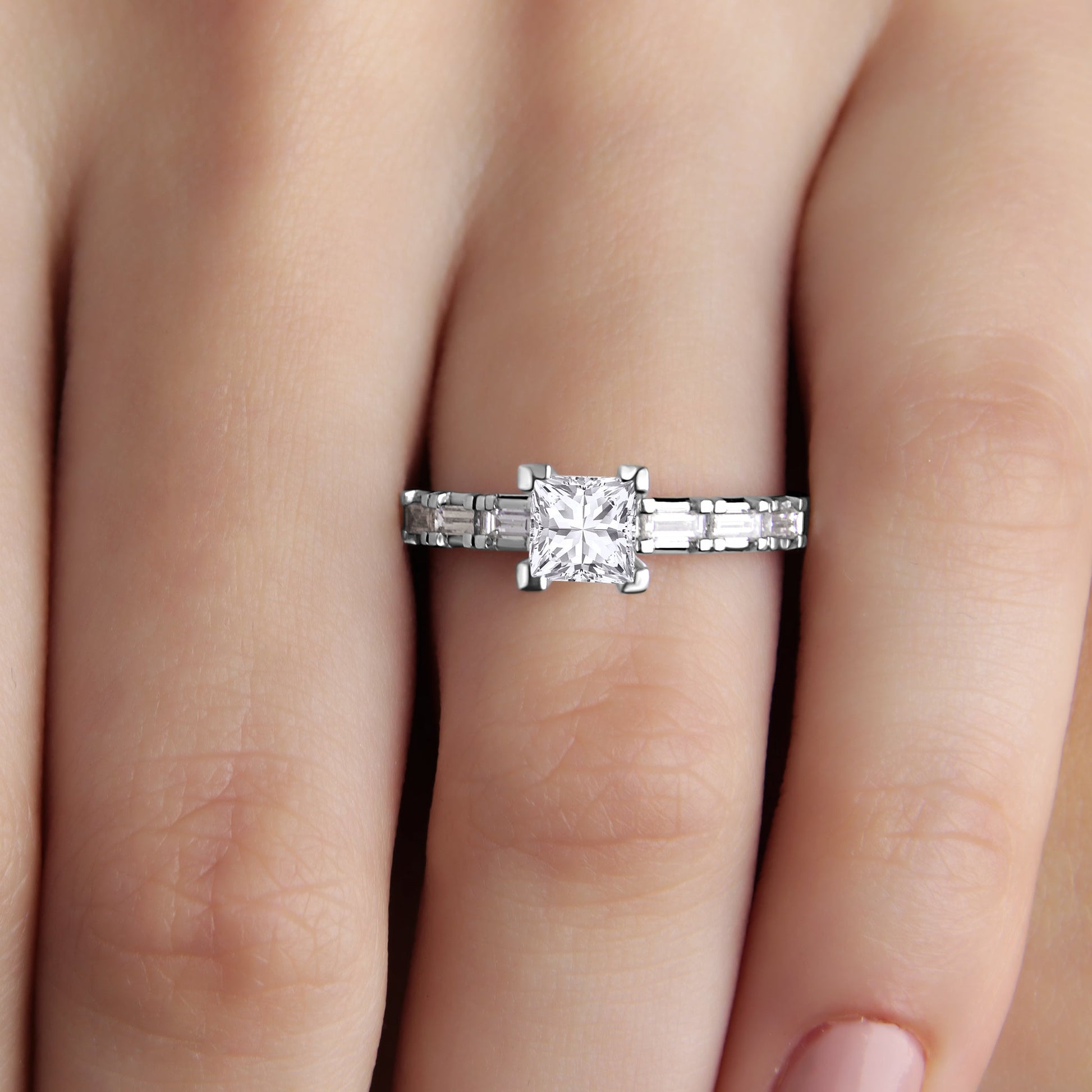 GIOVE MIO Montura de Anillo de Compromiso en Oro Blanco de 18Kt con Diamantes Naturales. Oro 18Kt / Blanco