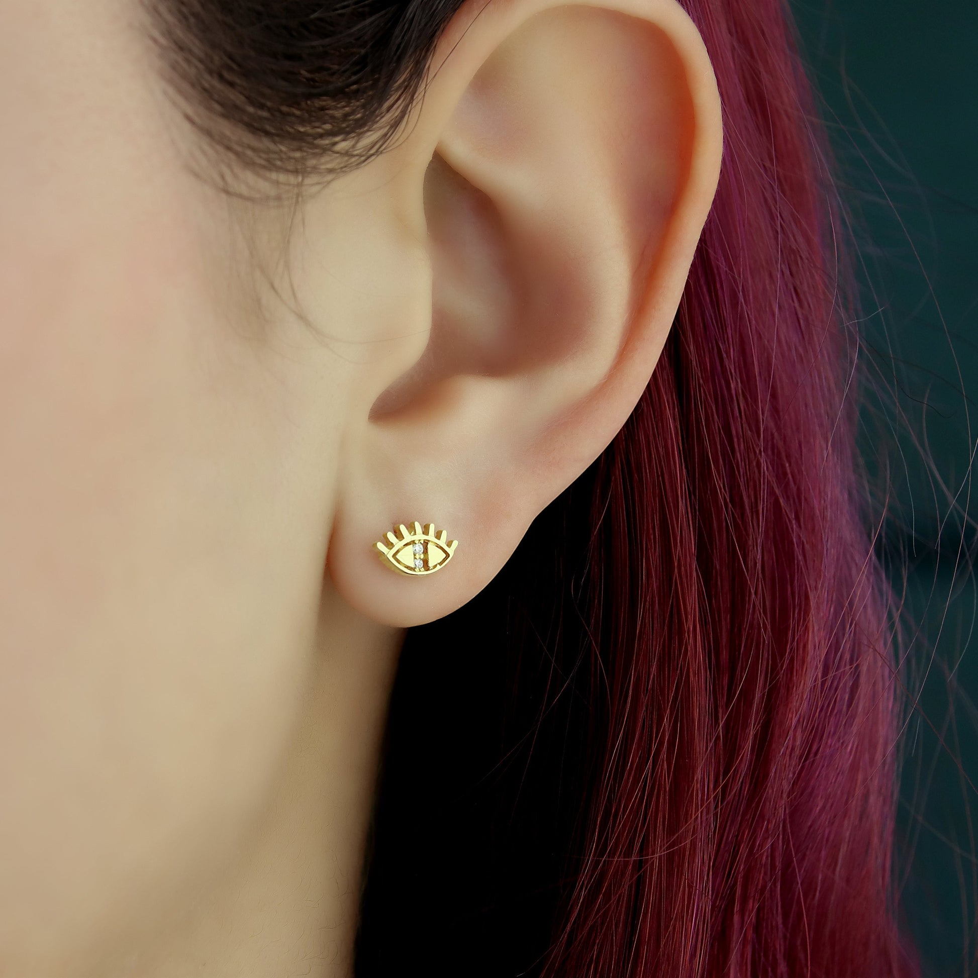 GIOVE MIO Studs de Ojito en Oro Amarillo de 14Kt con Diamantes Naturales. Oro 14Kt / Amarillo / 9X5MM