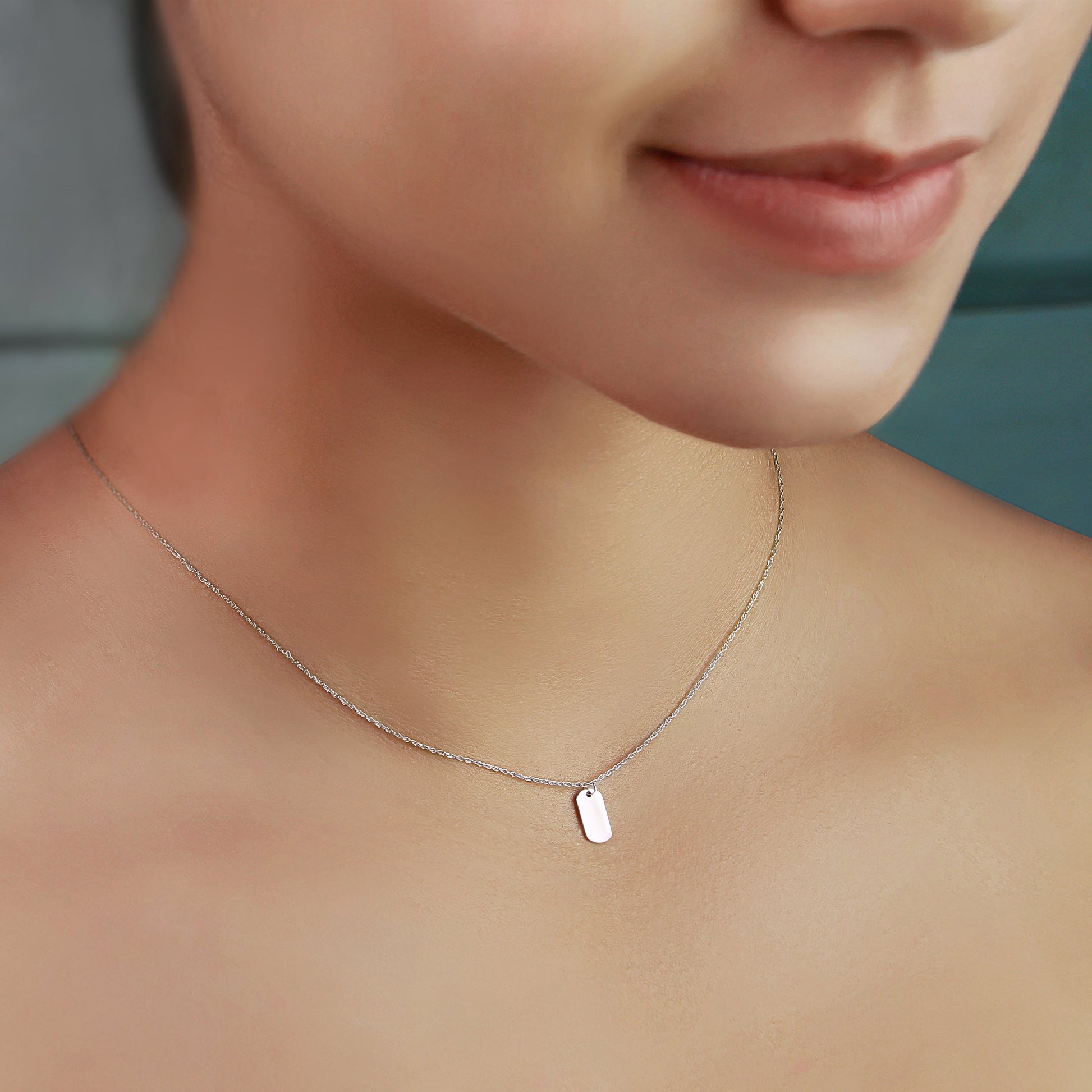 GIOVE MIO Cadena con Placa en Oro Blanco de 14Kt. Oro 14Kt / Blanco / 5X10MM