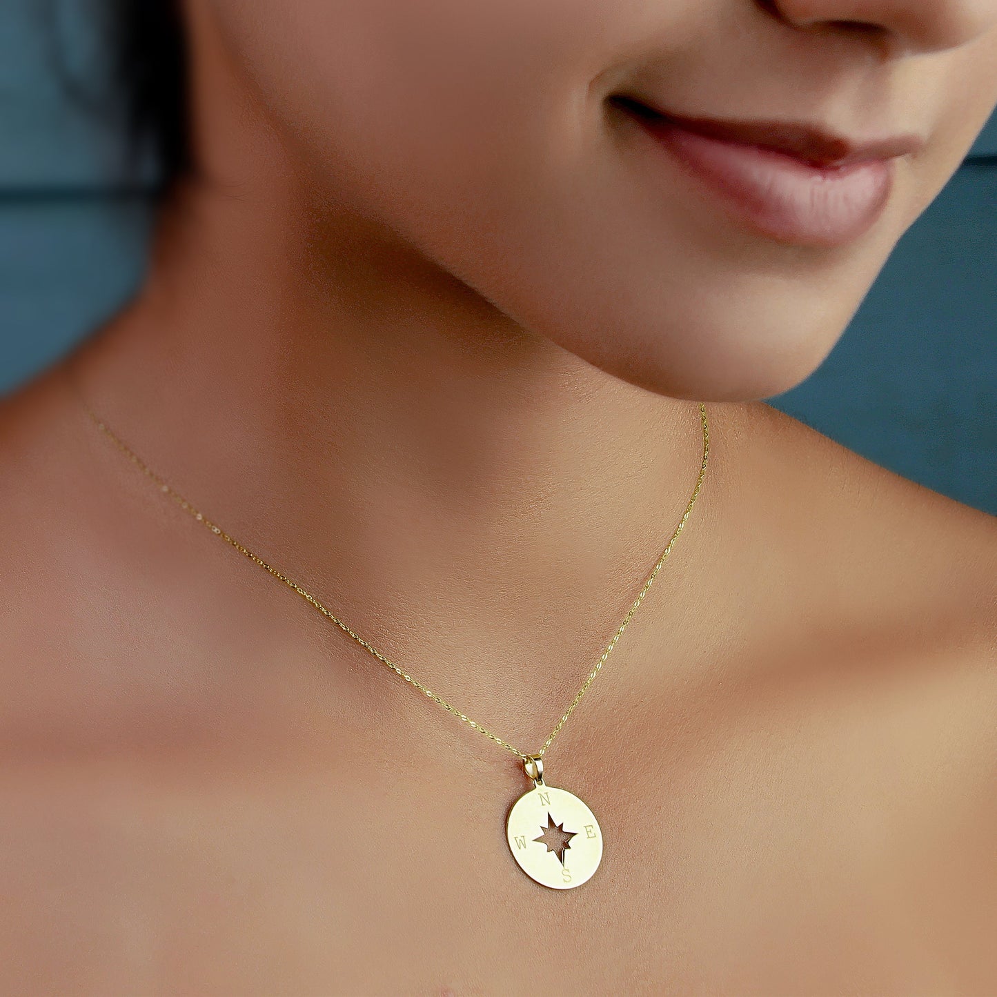 GIOVE MIO Cadena con Dije de Compás en Oro Amarillo de 14Kt. Oro 14Kt / Amarillo / 12MM