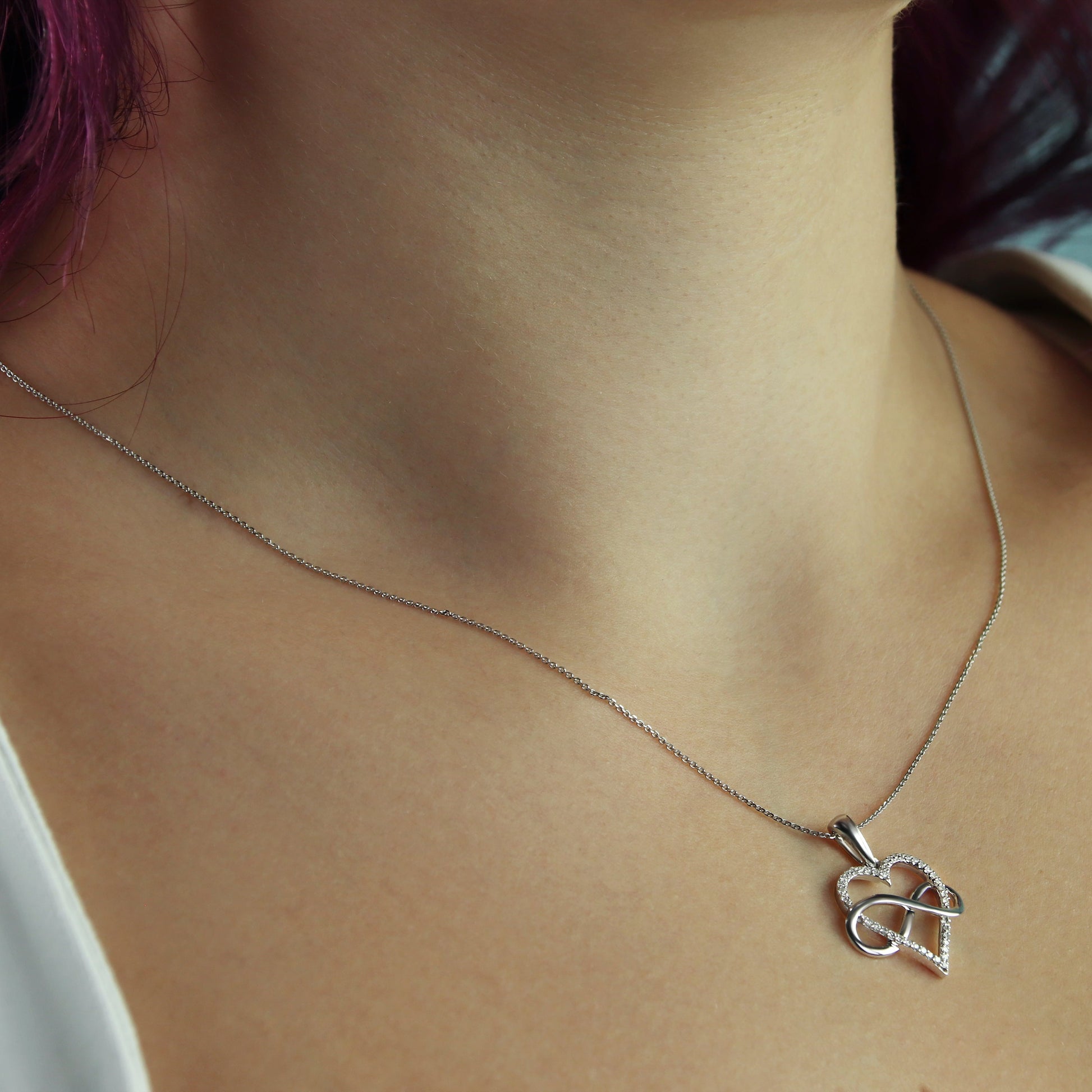 GIOVE MIO Dije de Corazón E Infinito en Oro Blanco de 14Kt con Diamantes Naturales. Oro 14Kt / Blanco / 17X16MM