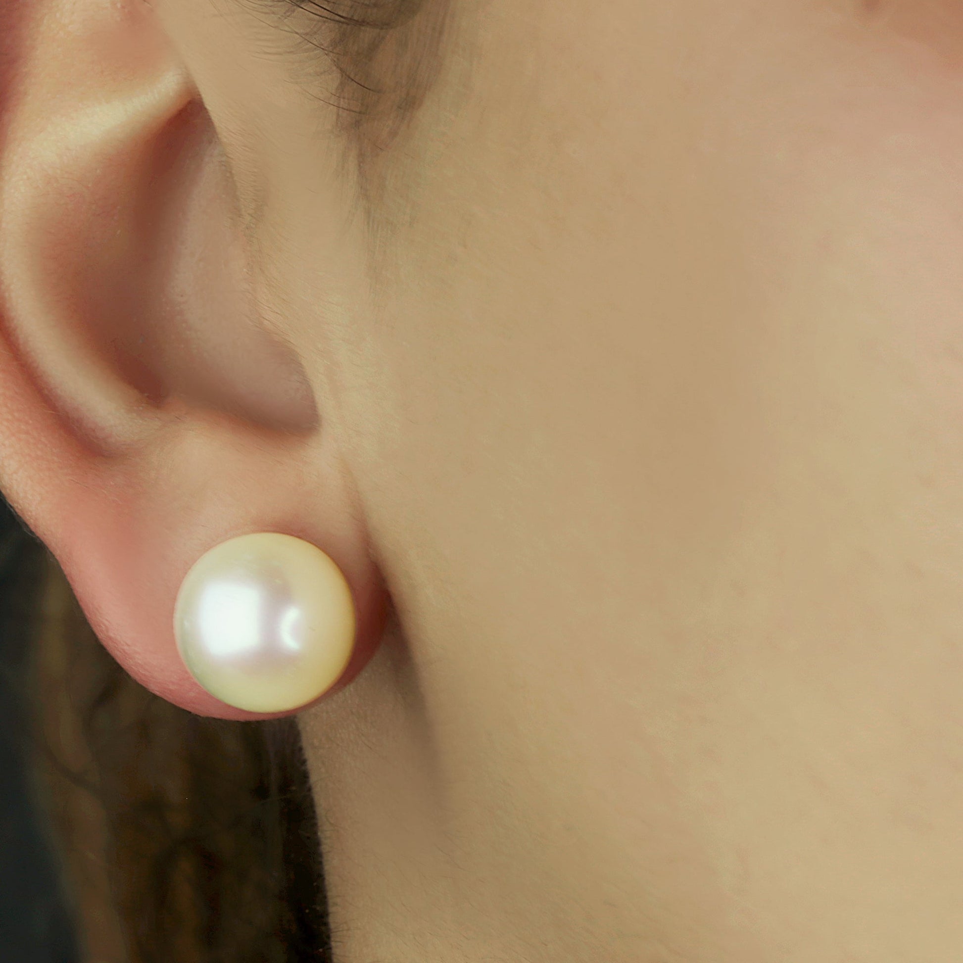 GIOVE MIO Studs en Oro Amarillo de 14Kt con Perlas Cultivadas Akoya. Oro 14Kt / Amarillo / 12MM