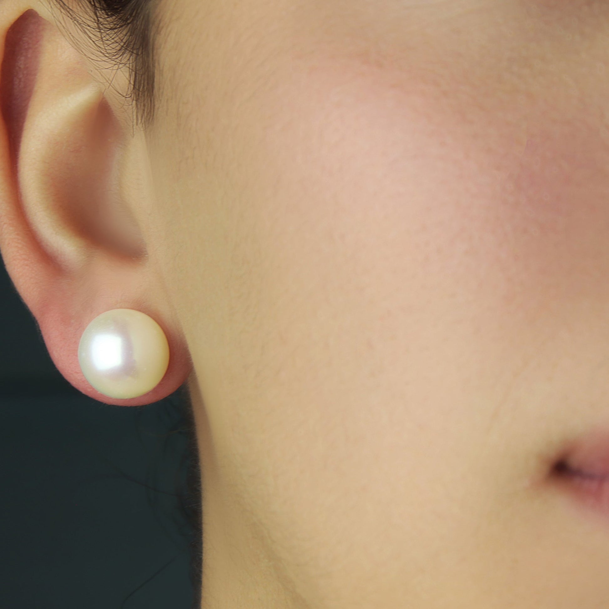 GIOVE MIO Studs en Oro Amarillo de 14Kt con Perlas Cultivadas Akoya. Oro 14Kt / Amarillo / 12MM