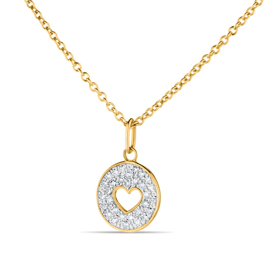 GIOVE MIO: Cadena con dije de corazón en oro amarillo de 10kt y diamante natural 0.10ct. Sofisticación y elegancia en cada detalle. ¡Luce radiante con este exclusivo accesorio! ORO 10KT / AMARILLO / 8 MM X 8 MM