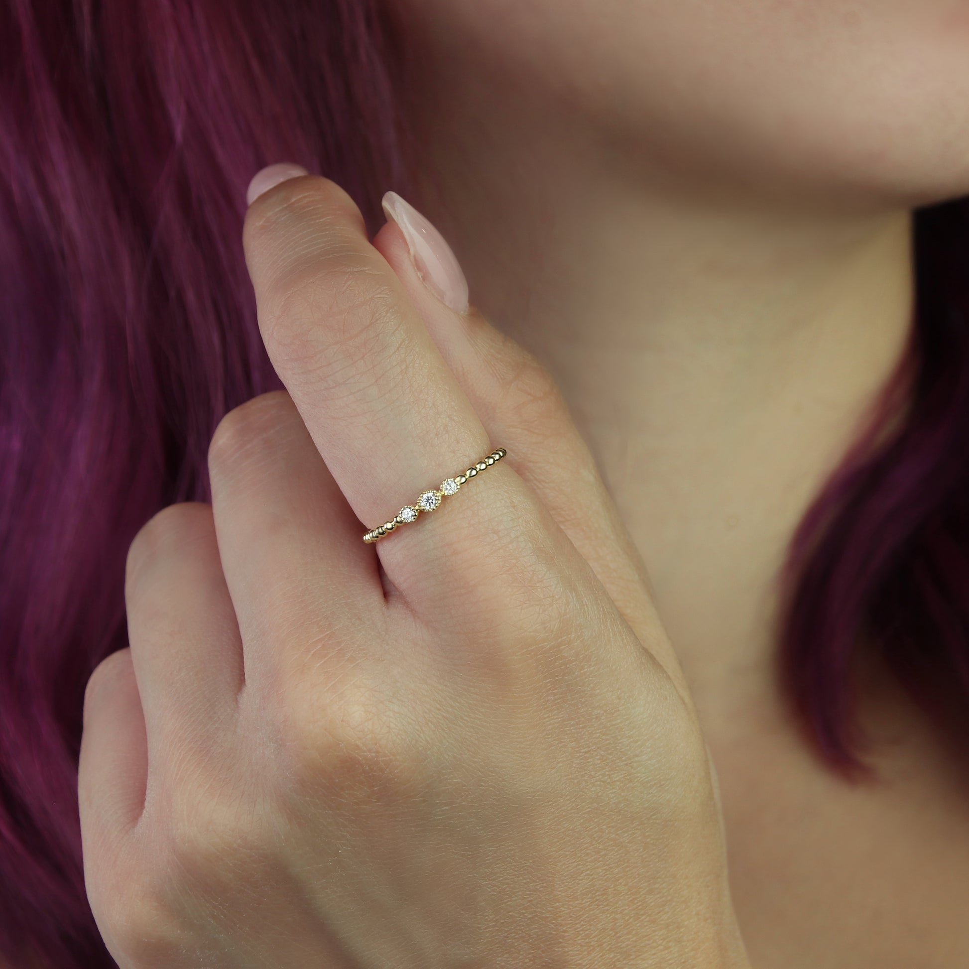 GIOVE MIO: ¡Brilla en tu gran día con nuestro anillo trilogy en oro amarillo de 14kt! Con 3 deslumbrantes diamantes naturales, este anillo en talla US 6 es el complemento perfecto para cualquier ocasión especial. ¡Destaca con estilo y elegancia! ORO 14KT / AMARILLO