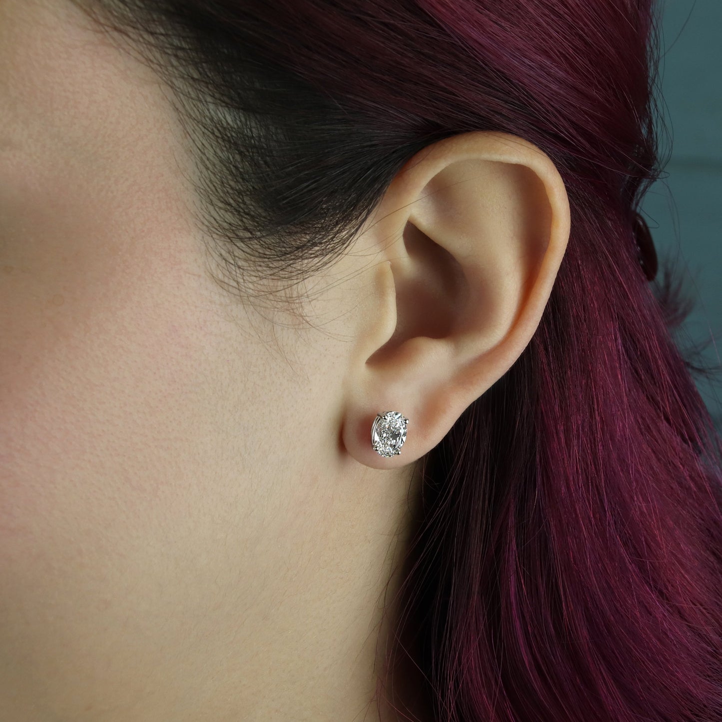 GIOVE MIO Studs en Oro Blanco de 14Kt con Diamante Creado en Laboratorio. Oro 14Kt / Blanco / 5.7X8MM