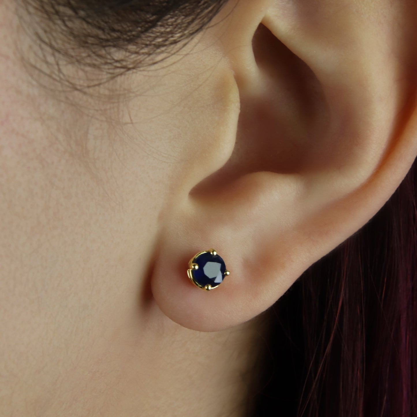 GIOVE MIO Studs en Oro Amarillo de 14Kt con Zafiros Azules. Oro 14Kt / Amarillo / 5MM