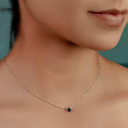 GIOVE MIO Cadena con Dije de Gema en Oro Amarillo de 14Kt con Zafiro Azul. Oro 14Kt / Amarillo / 5MM