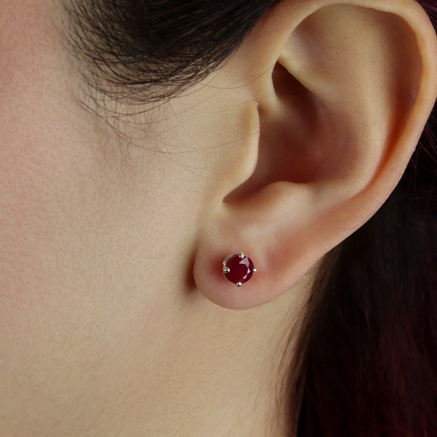 GIOVE MIO Studs en Oro Rosado de 14Kt con Rubíes. Oro 14Kt / Rosado / 5MM