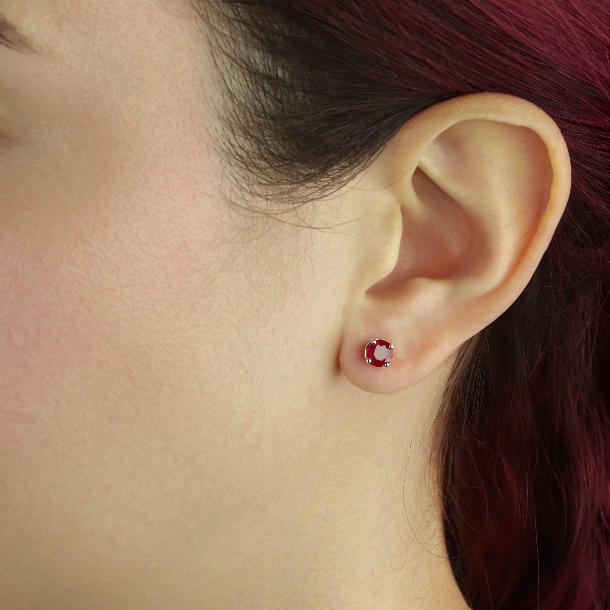 GIOVE MIO Studs en Oro Rosado de 14Kt con Rubíes. Oro 14Kt / Rosado / 5MM