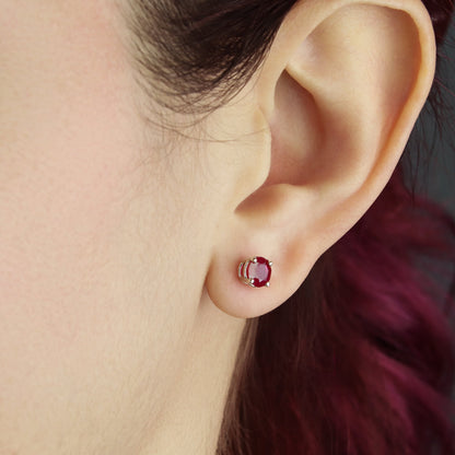 GIOVE MIO Studs en Oro Rosado de 14Kt con Rubíes. Oro 14Kt / Rosado / 5MM