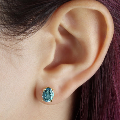 GIOVE MIO Studs en Oro Amarillo de 14Kt con Topacios Azules Sky Blue. Oro 14Kt / Amarillo / 6X8MM