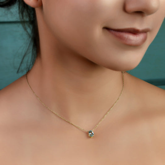 GIOVE MIO Cadena con Dije de Gema en Oro Amarillo de 14Kt con Topacio Azul Sky Blue. Oro 14Kt / Amarillo / 6X8MM