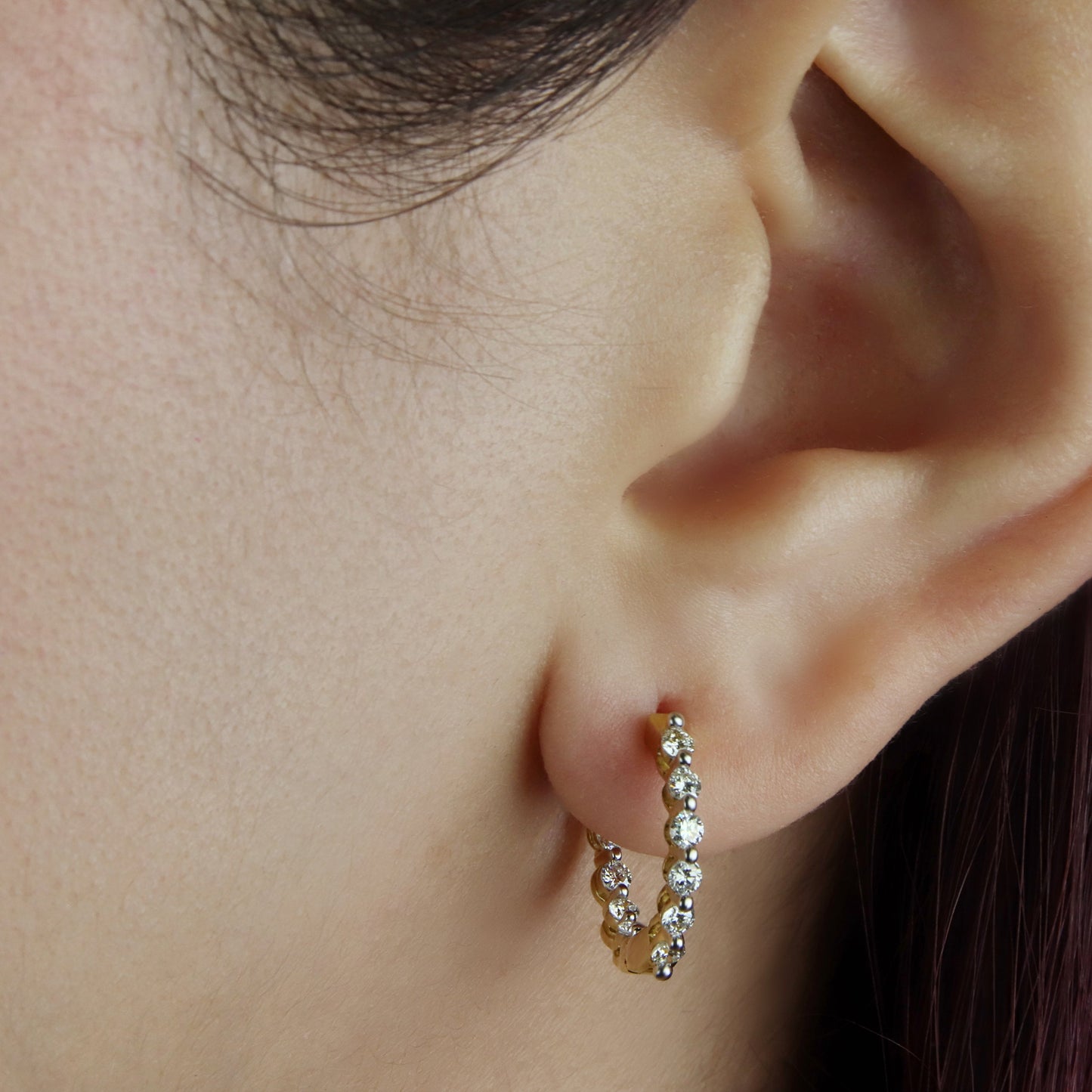 GIOVE MIO Huggies en Oro Amarillo de 14Kt con Diamantes Creados en Laboratorio. Oro 14Kt / Amarillo / 16X1.8MM