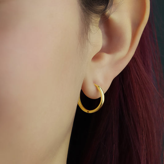 GIOVE MIO: Exclusive 18kt Yellow Gold smooth Hoop Earrings with Pin Closure - Add a classic and elegant touch to your look!