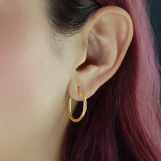 GIOVE MIO: Twisted hoops in 18kt yellow gold with lever clasp - Classic elegance and sophistication for your style! Shine bright with this exquisite jewelry design! Dare to sparkle with GIOVE MIO!