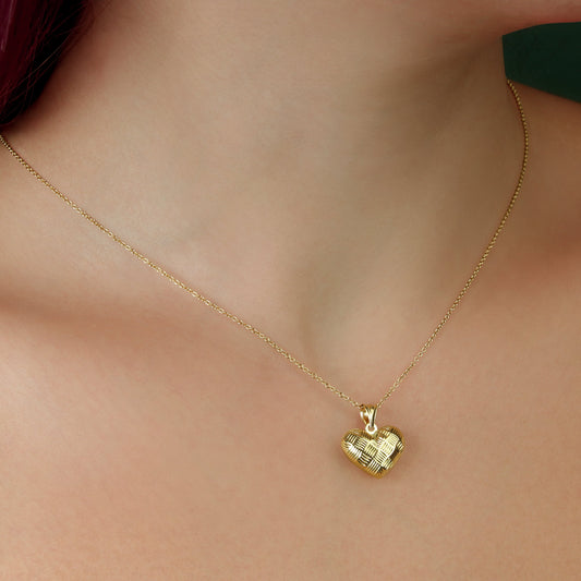 GIOVE MIO: Express your love with our 18kt yellow gold heart pendant! Give love and style with this unique jewel!