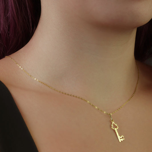GIOVE MIO Key or Lock Pendant in 18kt Yellow Gold - Charismatic, supportive charm for your unique style. Stand out with elegance and sophistication! Make it yours today!