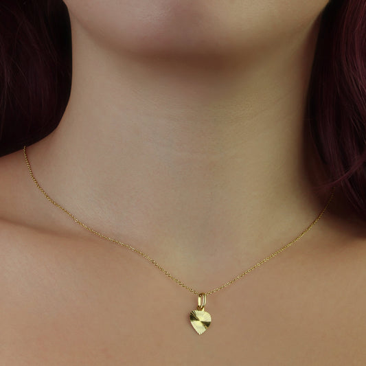 GIOVE MIO: Express your love with this 18kt yellow gold heart pendant! Gift love and style with our unique jewel!