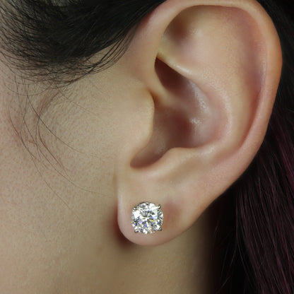 GIOVE MIO Studs en Oro Blanco de 14Kt con Diamante Creado en Laboratorio. Oro 14Kt / Blanco / 7.25MM