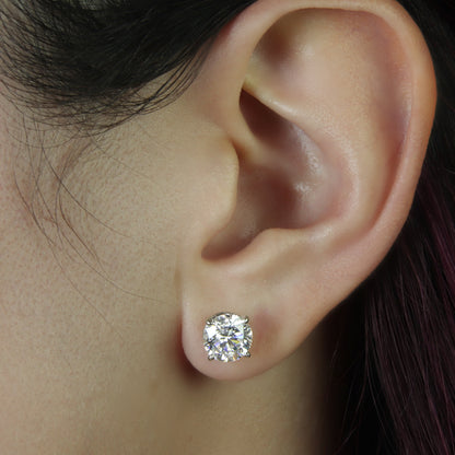 GIOVE MIO: Aretes Studs Oro Amarillo con Diamantes de Laboratorio 1.50 ct. ¡Brilla con estilo y elegancia! Aretes studs en oro amarillo 14kt con 1 diamante creado en laboratorio de 1.50ct D VS2 IGI. Luce radiante con GIOVE MIO. ¡Compra ahora! ORO 14KT / AMARILLO / 7.25 MM