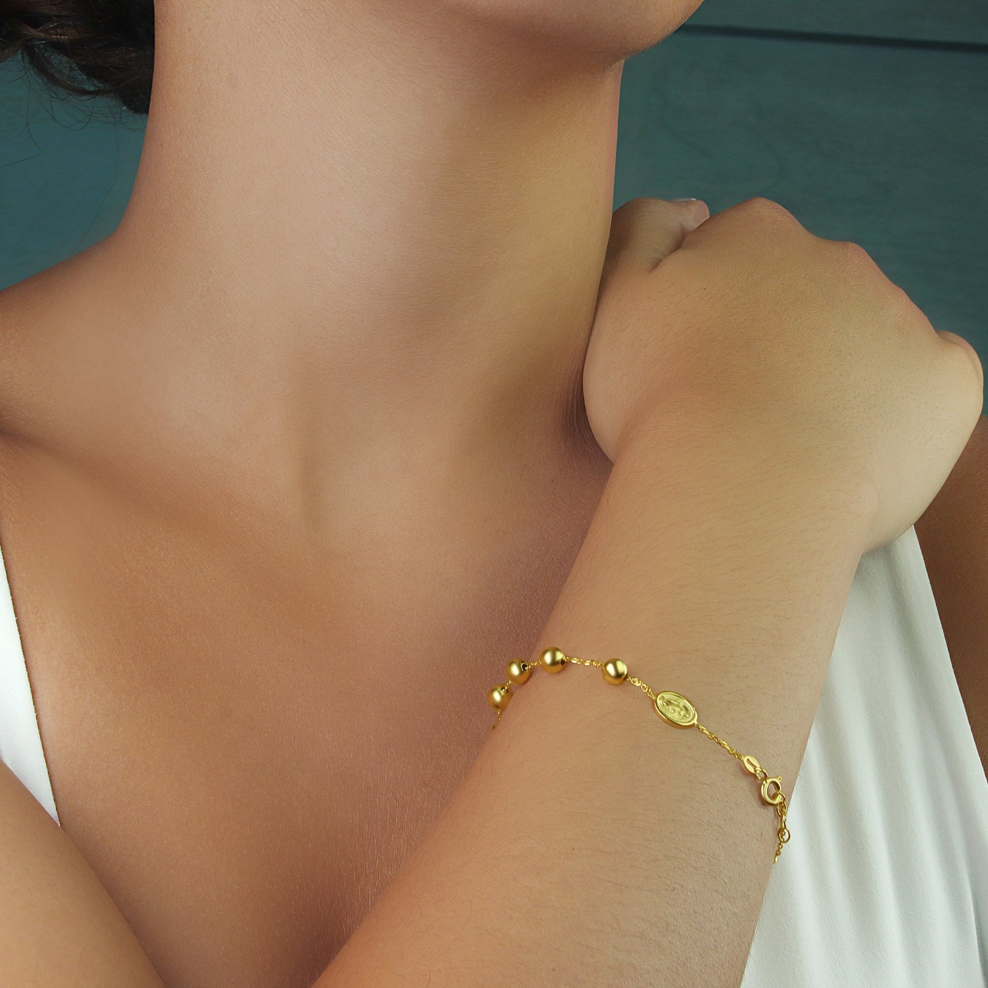 GIOVE MIO Denario con Medalla de La Virgen Milagrosa y Cruz en Oro Amarillo de 18Kt. Oro 18Kt / Amarillo / 5MM MED 7X9MM CR 8X12MM