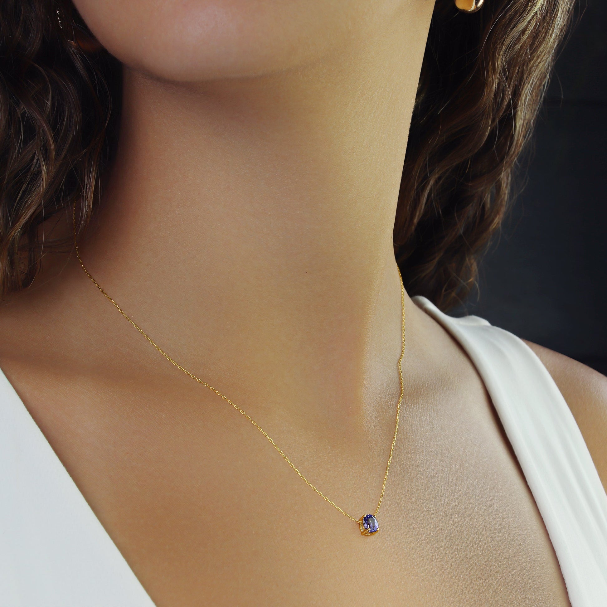 GIOVE MIO Cadena con Dije de Gema en Oro Amarillo de 14Kt con Tanzanita. Oro 14Kt / Amarillo / 4X5MM