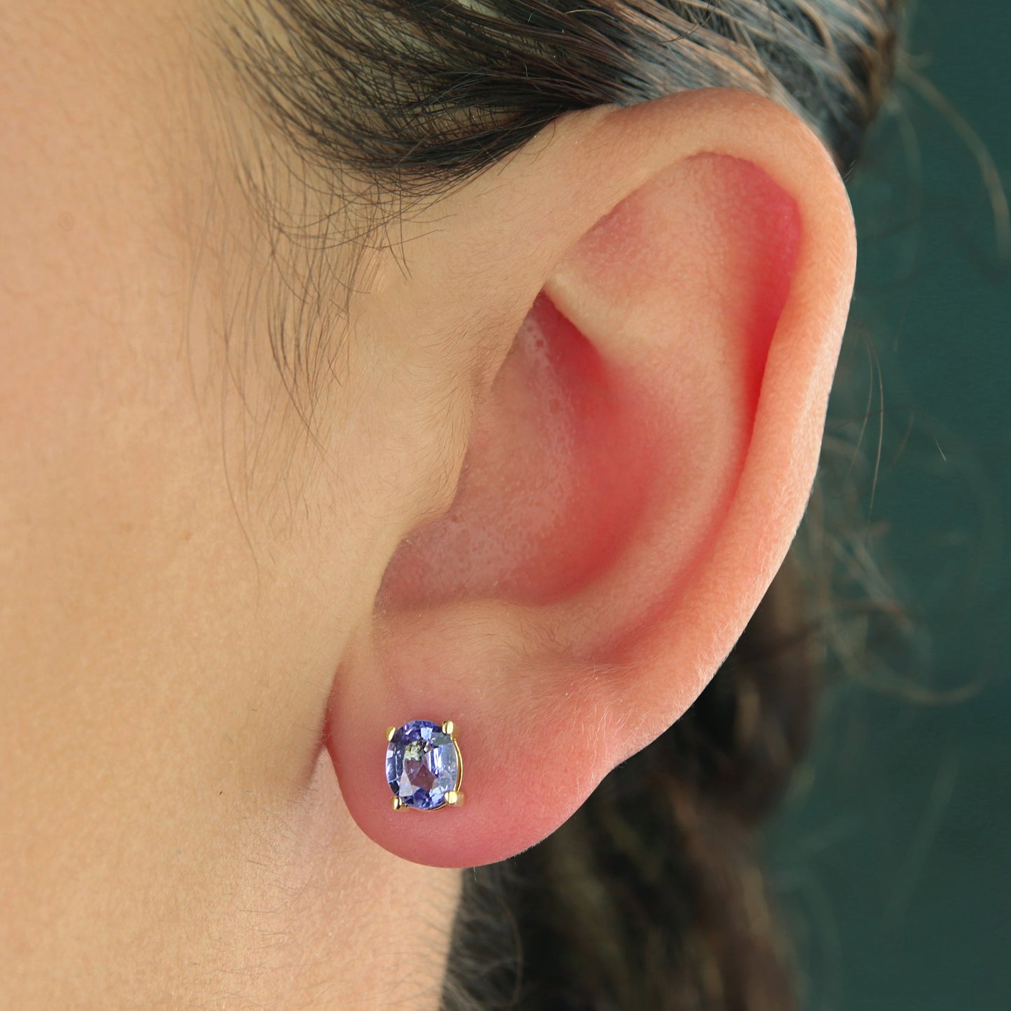 GIOVE MIO Studs en Oro Amarillo de 14Kt con Tanzanitas. Oro 14Kt / Amarillo / 5X6MM