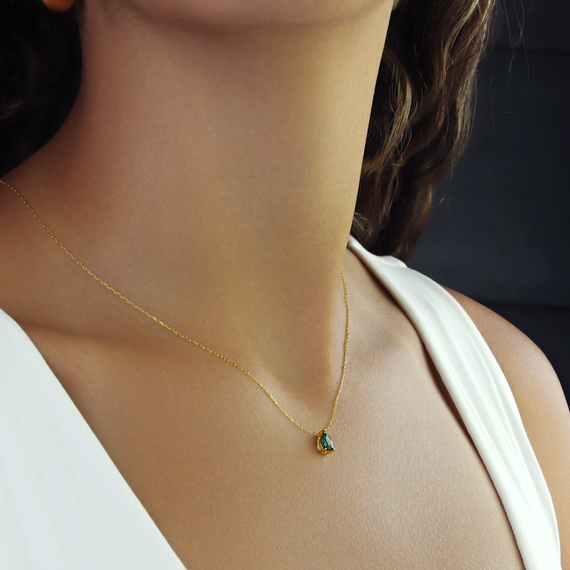 GIOVE MIO Cadena con Dije de Gema en Oro Amarillo de 14Kt con Peridoto. Oro 14Kt / Amarillo / 6.9X4.8MM