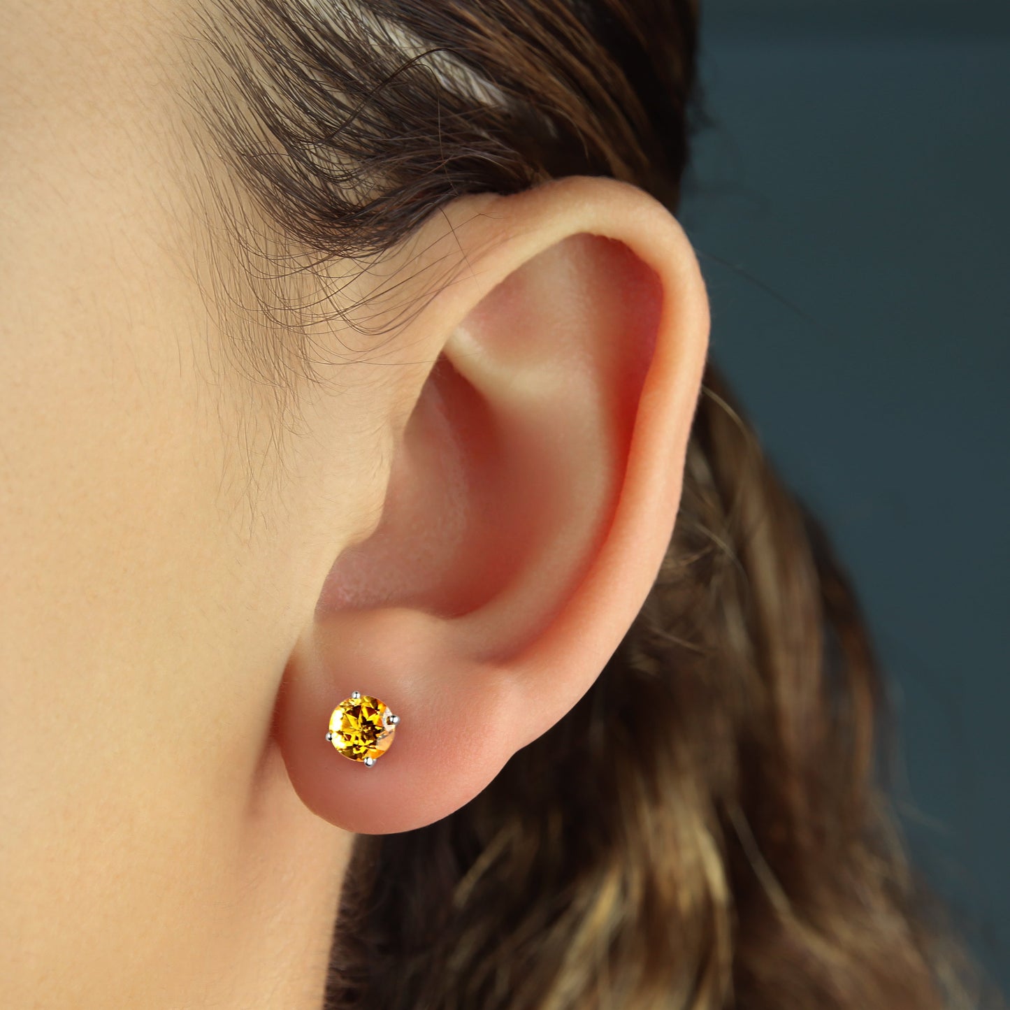 GIOVE MIO Studs en Oro Blanco de 14Kt con Citrinas. Oro 14Kt / Blanco / 5MM