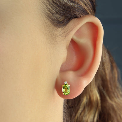 GIOVE MIO Studs en Oro Amarillo de 14Kt con Peridotos y Diamantes Naturales. Oro 14Kt / Amarillo / 7X5MM