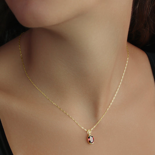 GIOVE MIO Exclusive Oval 1.39ct Garnet Pendant in 14kt Yellow Gold. Unique jewel for radiant elegance. Shine stylishly with this!