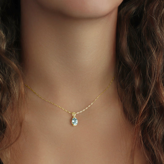 GIOVE MIO Exclusive Oval Aquamarine Pendant in 14kt Yellow Gold - Exceptional Gem - Radiate elegance with this unique Aquamarine Pendant! Shine with style and grace! Elevate your look today!