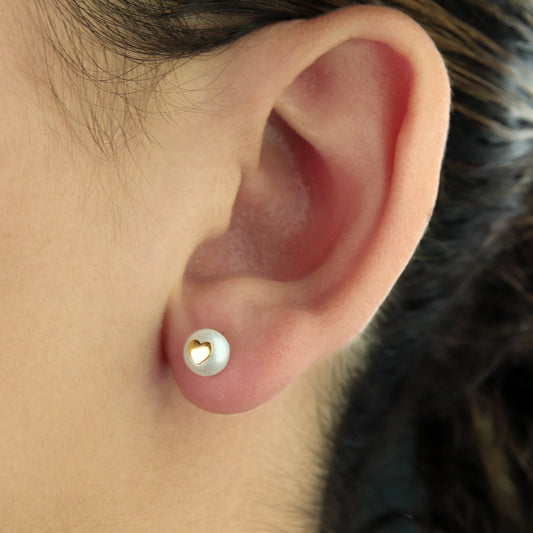 GIOVE MIO 14kt Yellow Gold Pearl Studs, Elegant Earrings for Sophisticated Style. Shine with Elegance and Grace!