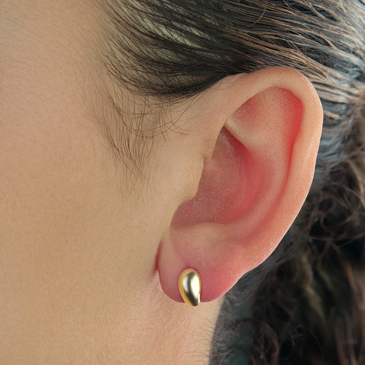 GIOVE MIO 14kt Yellow Gold Huggies with Huggie Closure - Brilliant Stud Earrings for an Elegant Touch. Stand Out with Style and Sophistication!
