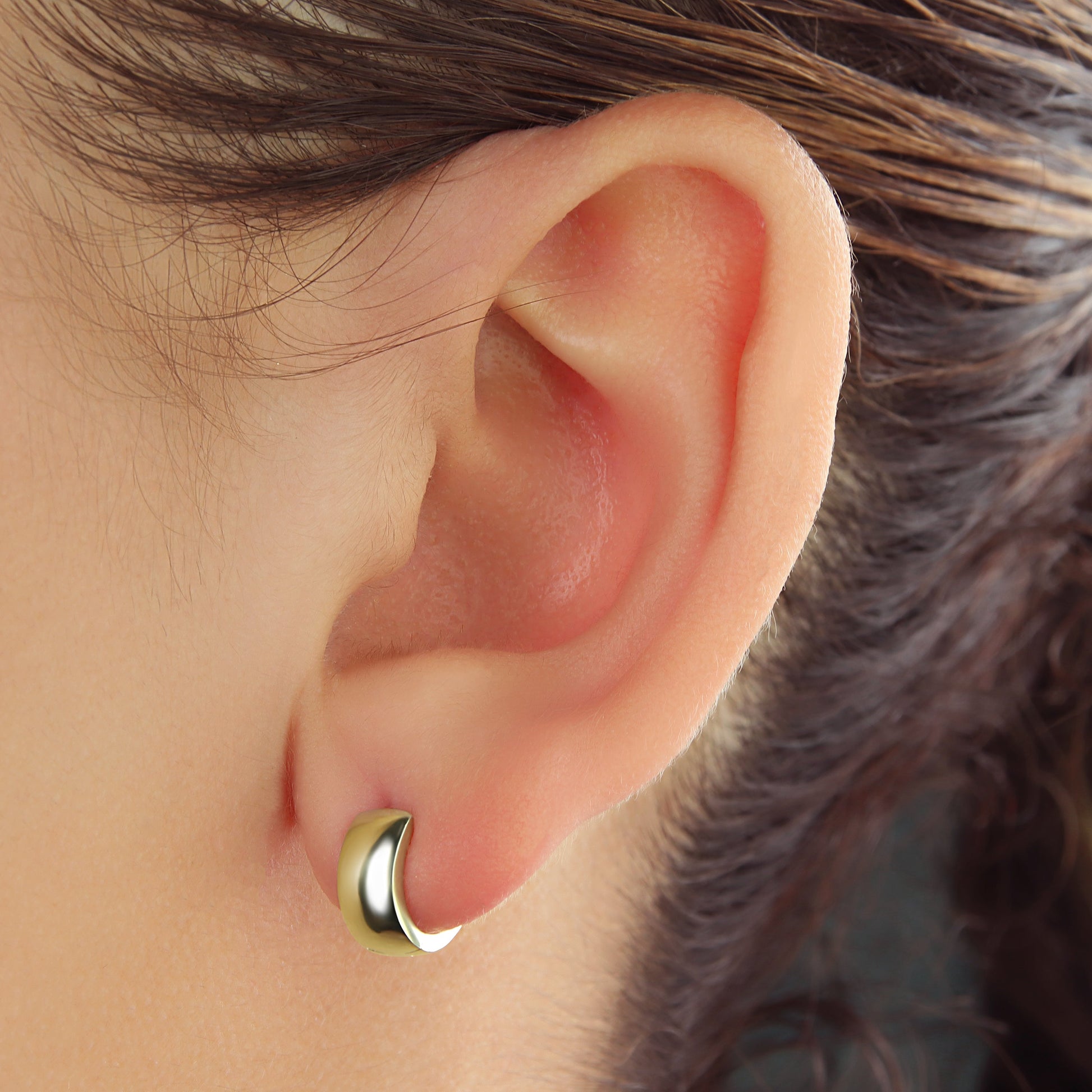 GIOVE MIO Huggies en Oro Amarillo de 14Kt. Oro 14Kt / Amarillo / DIA 10MM TUB 4.5MM