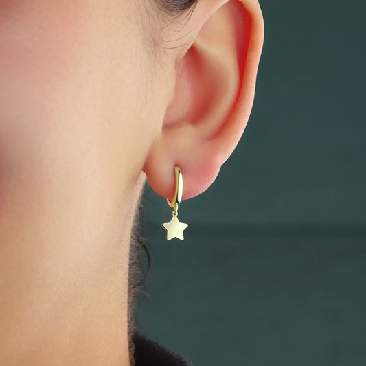 GIOVE MIO Exclusive Star Pendant Huggies in 14kt Gold - Huggie Closure - Fine Jewelry - Elevate Your Style with This Luxurious Piece. Shine Bright with This Modern Elegance Blend!