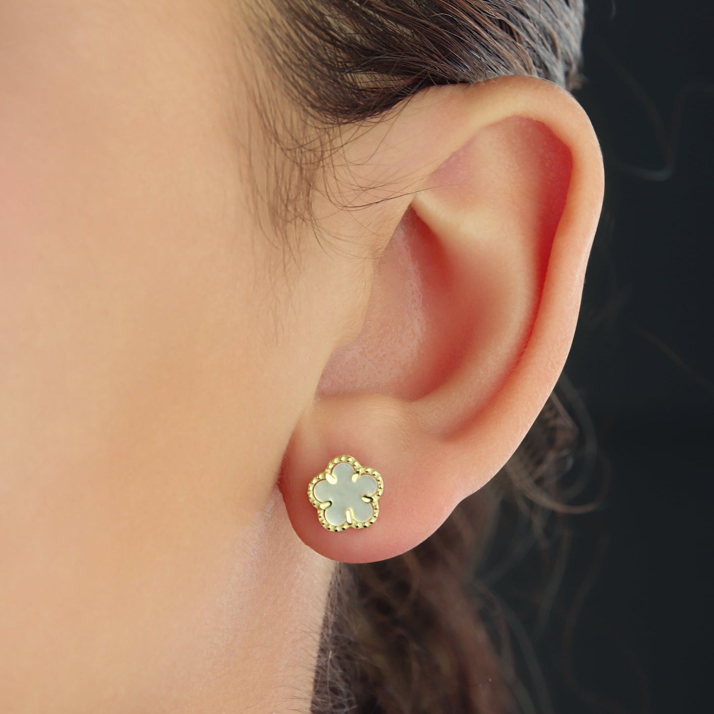 GIOVE MIO Studs en Oro Amarillo de 14Kt con Madres Perla. Oro 14Kt / Amarillo / 8MM