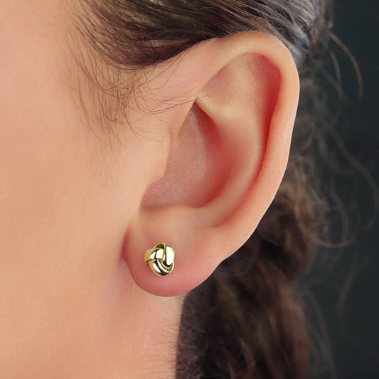 GIOVE MIO Exclusive Diamond Stud Earrings in 14kt Yellow Gold - Butterfly. Elevate your style with these elegant earrings that shine brightly. Stand out with sophistication!