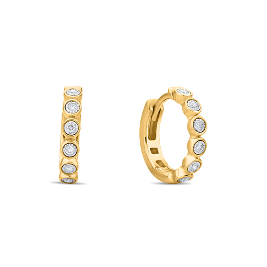 GIOVE MIO Huggies en Oro Amarillo de 14Kt con Diamantes Naturales. Oro 14Kt / Amarillo / 13.5X2.5MM