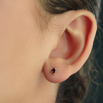 GIOVE MIO Studs en Oro Amarillo de 14Kt con Rubíes. Oro 14Kt / Amarillo / 4.4X4.4MM