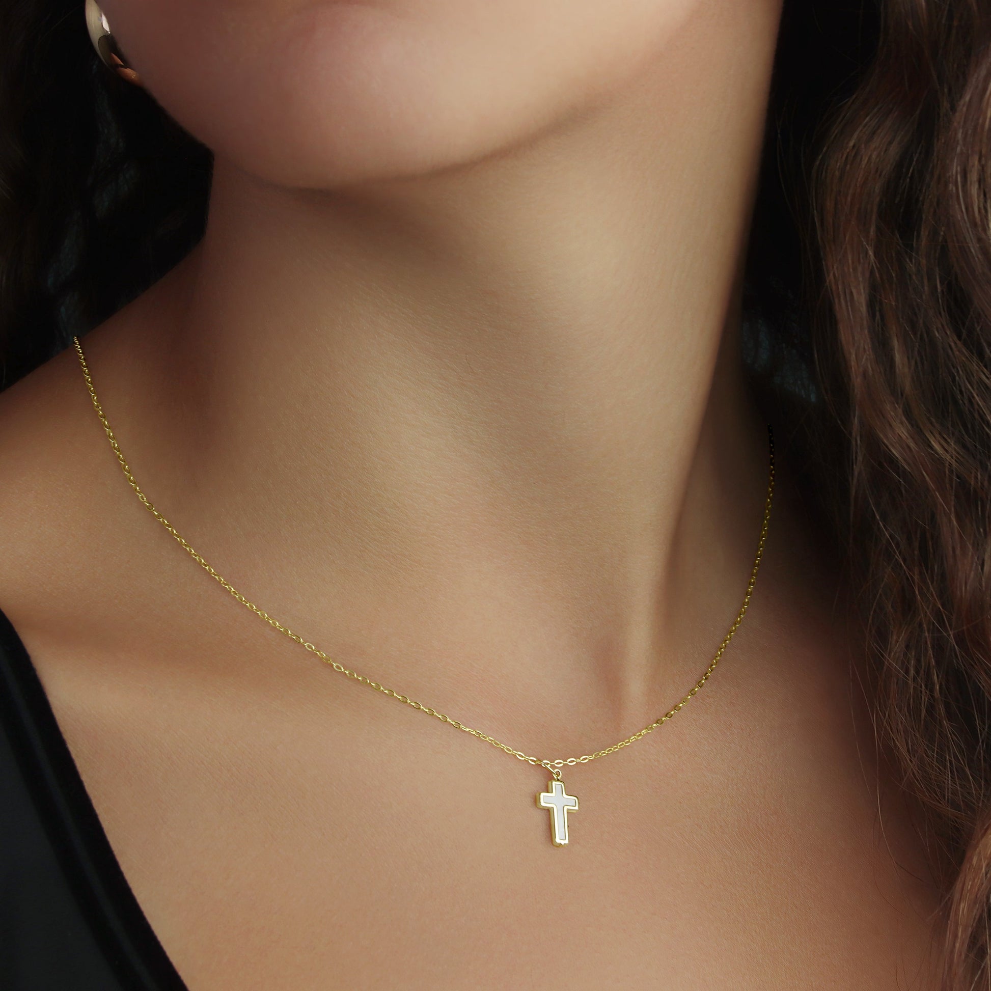 GIOVE MIO 14kt Yellow Gold Cross with Mother of Pearl and Diamond Pendant - Elegant jewel to enhance your style. Stand out with this Exclusive Piece!