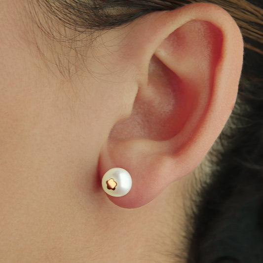 GIOVE MIO 14kt Yellow Gold Pearl Stud Earrings. Elegant adornments for a classic and sophisticated look. Elevate your style effortlessly!