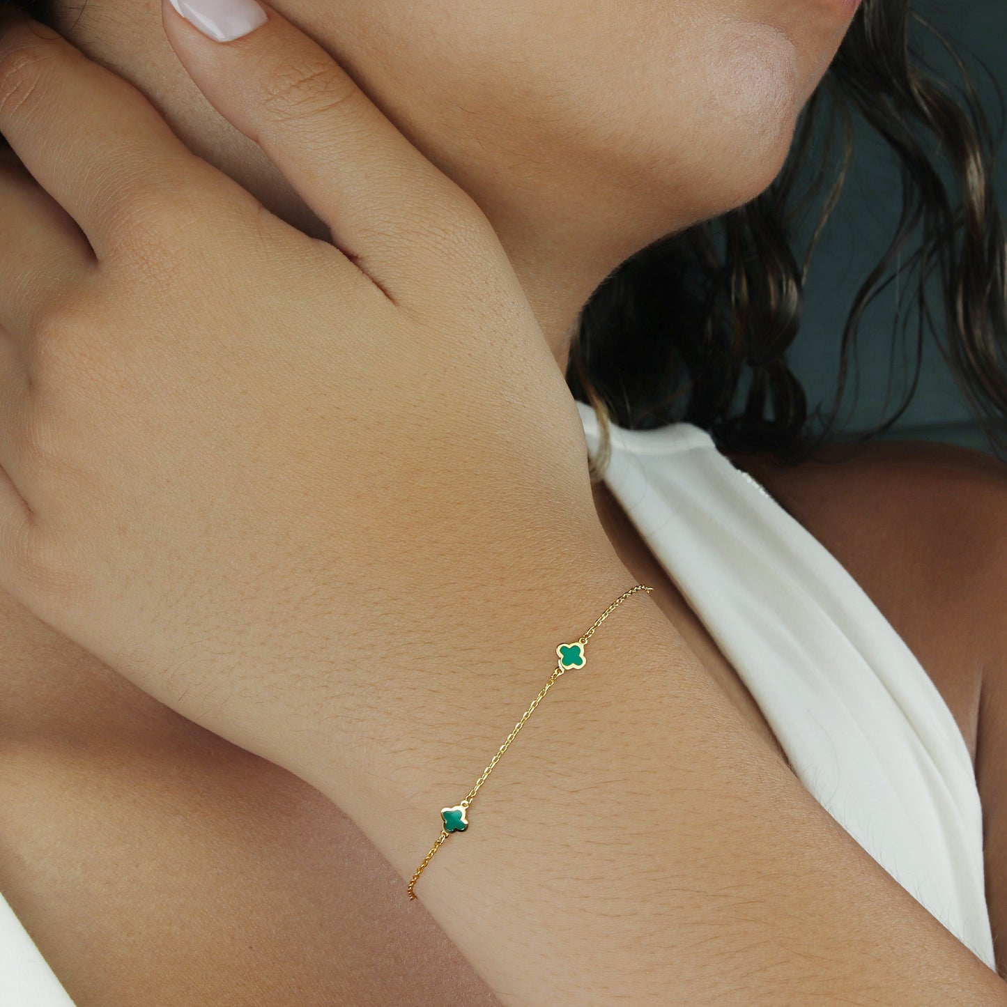 GIOVE MIO Pulsera de Cadena con Flores en Oro Amarillo de 14Kt con Malaquitas. Oro 14Kt / Amarillo