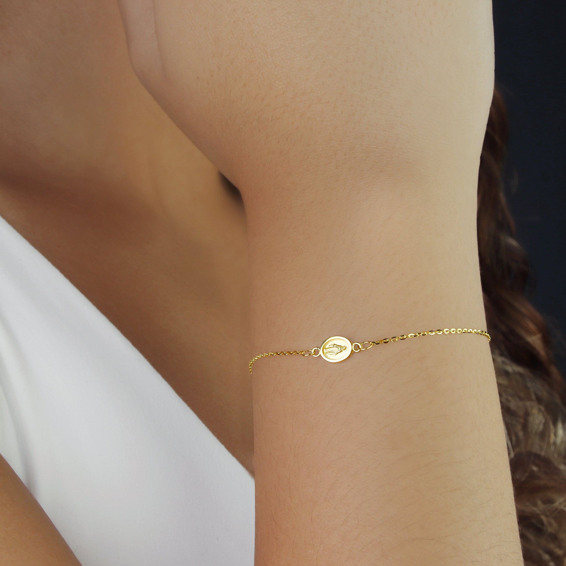 GIOVE MIO Pulsera Ajustable con Medalla de La Virgen Milagrosa en Oro Amarillo de 14Kt. Oro 14Kt / Amarillo / 6X8MM